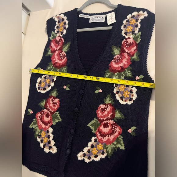 Vintage Jantzen Women's Floral Embroidered by Hand Knit Navy Blue Vest, Size M - Picture 12 of 12